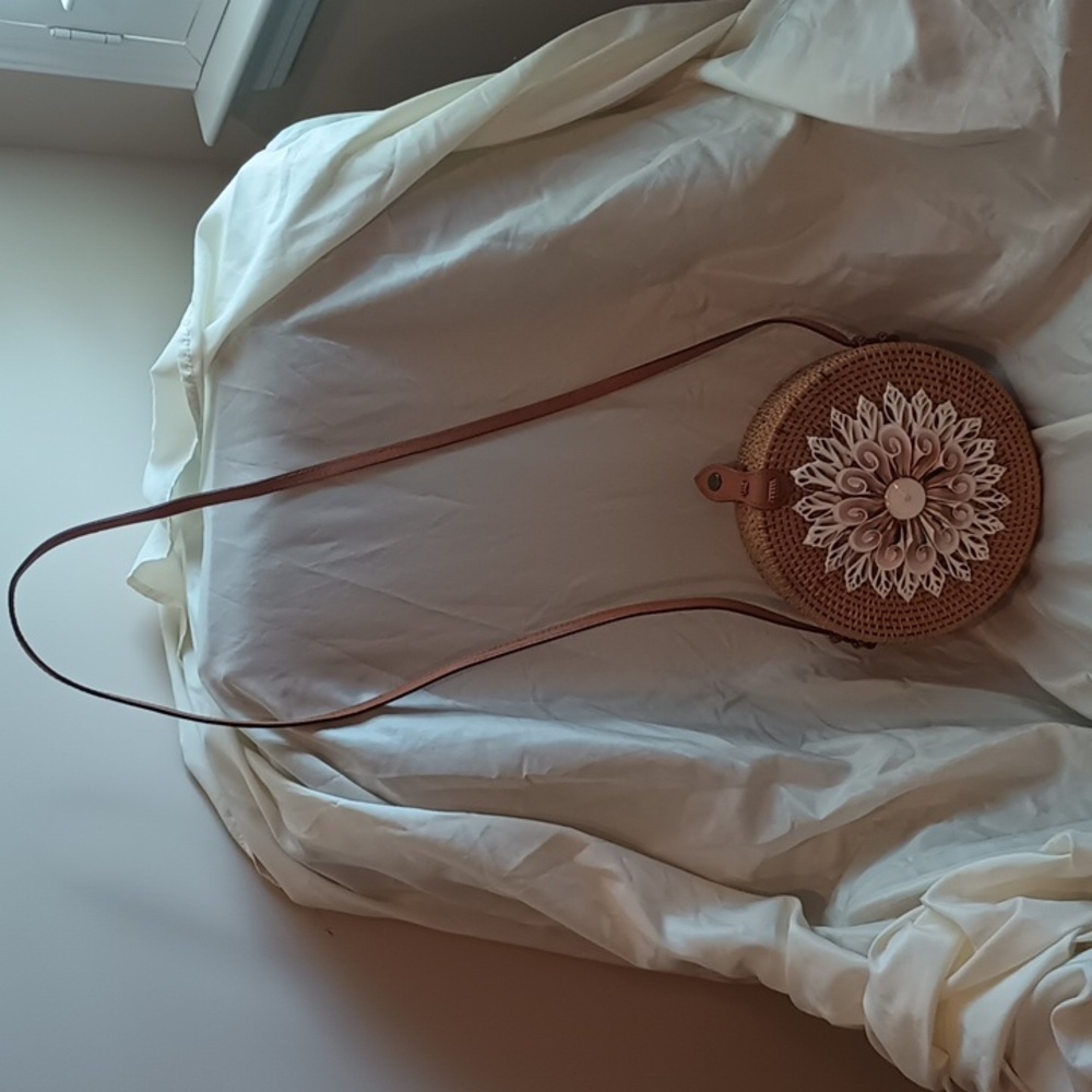 Crossbody shell purse